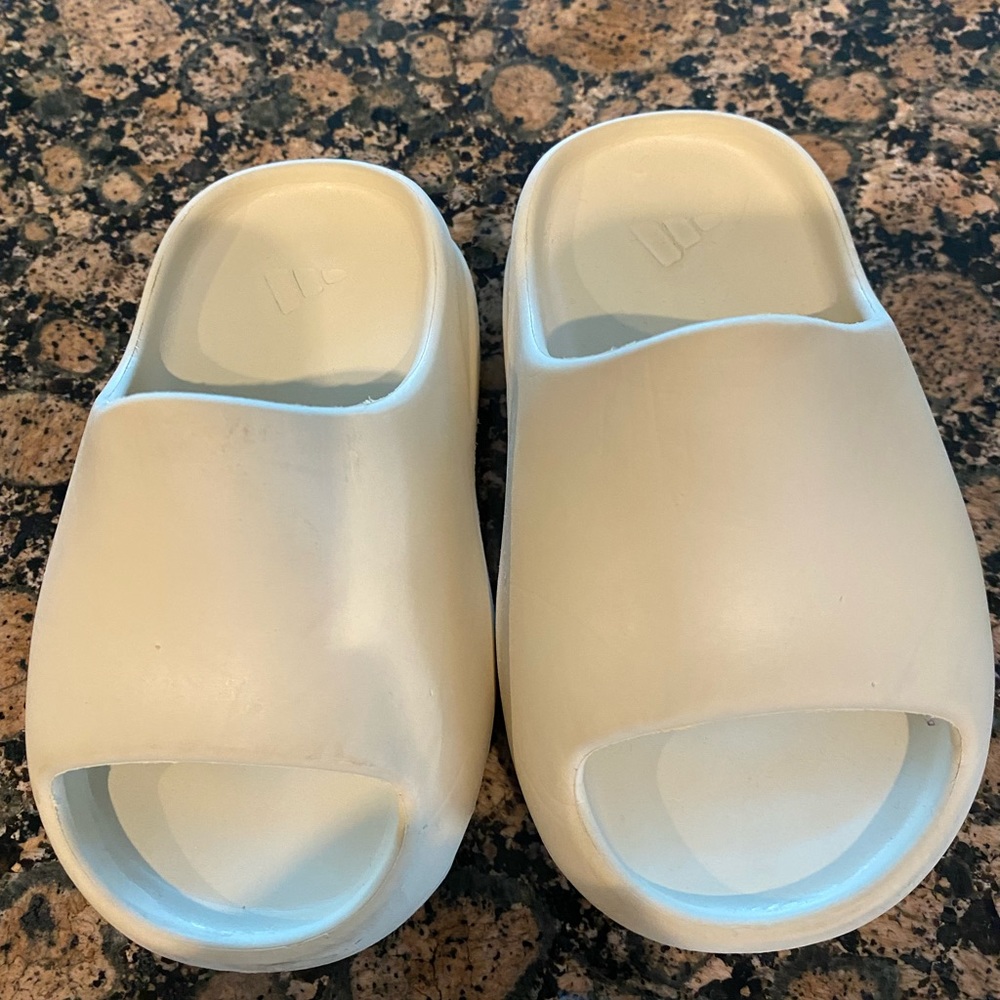 Toddler Yeezy Slides